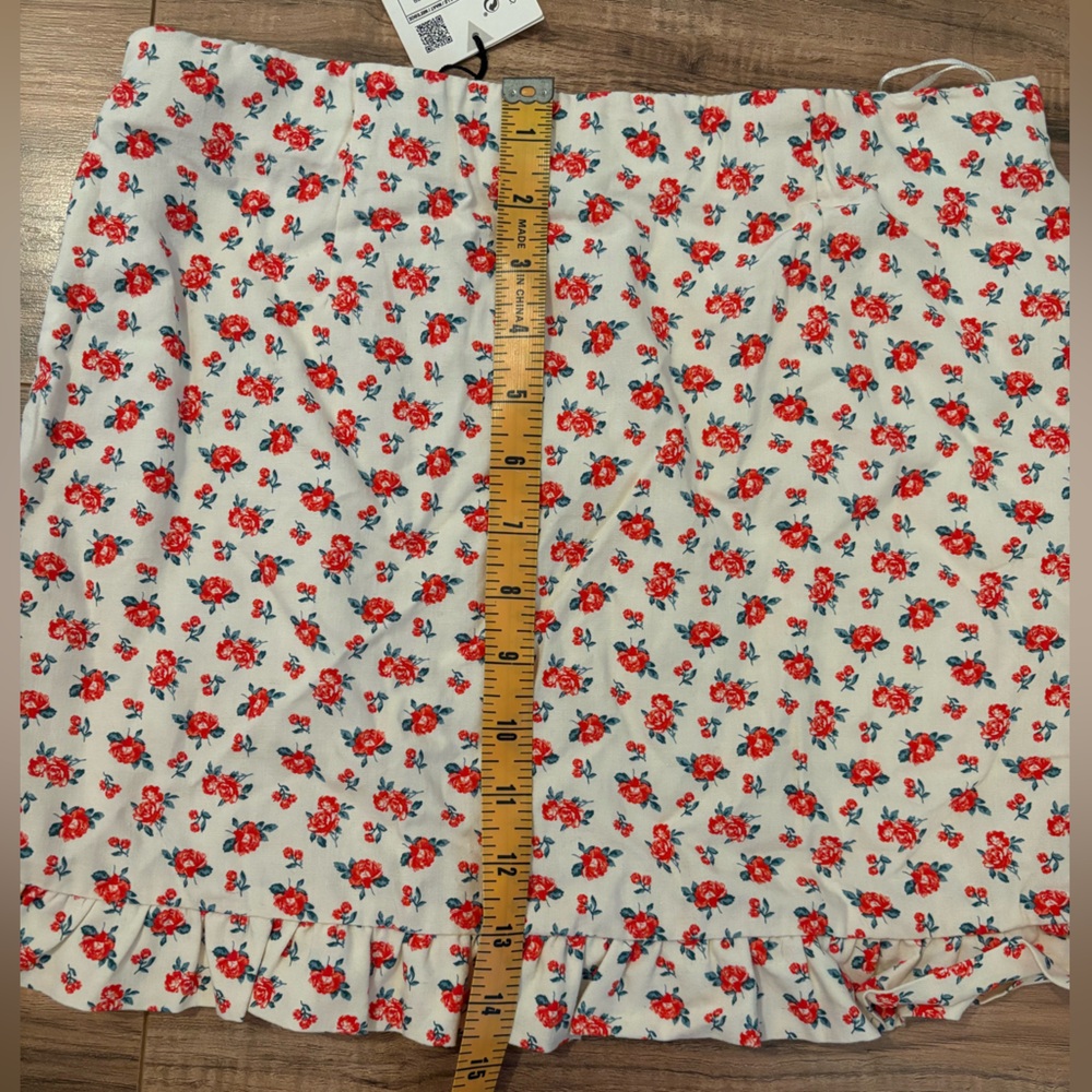 NWT Zara ivory with red floral mini skirt. Size small ❤️ - Picture 8 of 8